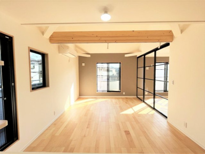 【居間・リビング】 | 【仲介手数料２７０万～２９０万円が無料】■認定低炭素住宅■イグニチャーソーラー■制震ダンパー