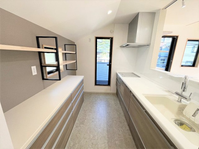 【キッチン】 | 【仲介手数料２７０万～２９０万円が無料】■認定低炭素住宅■イグニチャーソーラー■制震ダンパー