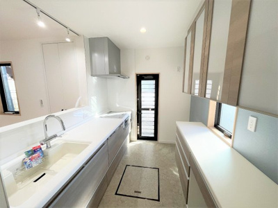 【キッチン】 | 【仲介手数料２７０万～２９０万円が無料】■認定低炭素住宅■イグニチャーソーラー■制震ダンパー