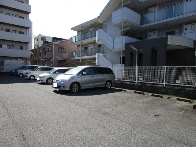 【駐車場】