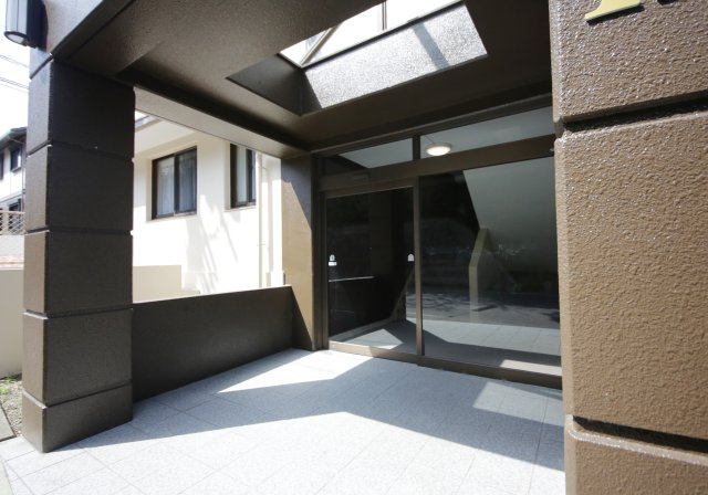 A&S KATO KI B棟のエントランス