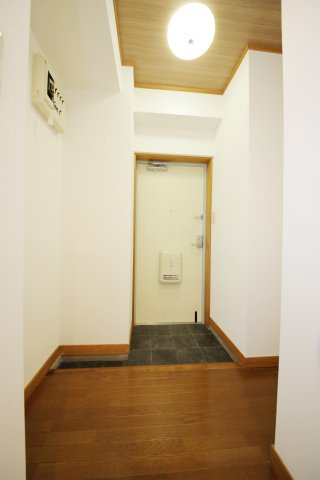 A&S KATO KI B棟の玄関