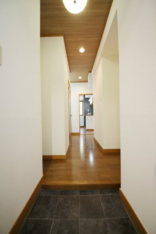 A&S KATO KI B棟の玄関