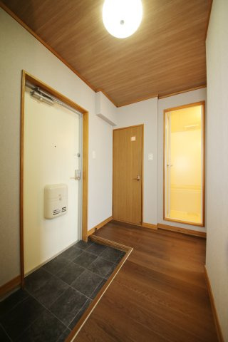 A&S KATO KI B棟の玄関