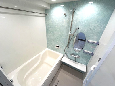 【浴室】 | スペリア名南コンフォート | 清潔感のある広いホテルのような浴室では足を伸ばしてリラックスできるゆったりとした浴槽を設置！お子様と一緒に入浴することが出来ます♪