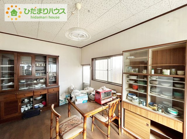 日立市若葉町　中古戸建の居間・リビング|勝手口がついているダイニングキッチン