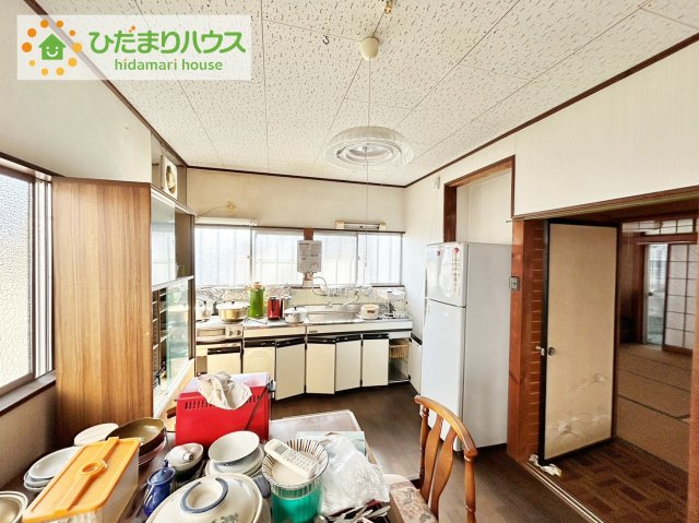 日立市若葉町　中古戸建の居間・リビング|明るいリビングです☆彡