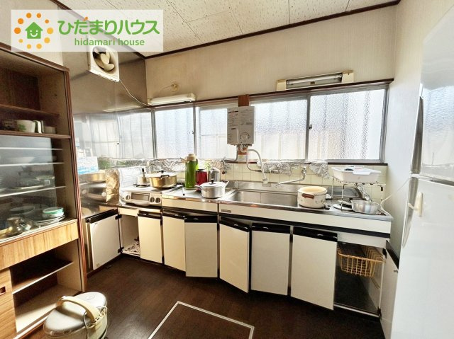 日立市若葉町　中古戸建のキッチン|ステンレスキッチンを採用しております