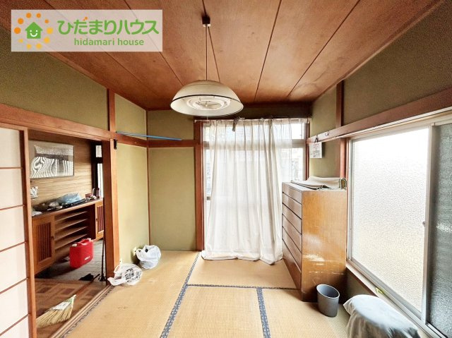 日立市若葉町　中古戸建の和室|玄関脇には、来客用で使用できる和室がございます。