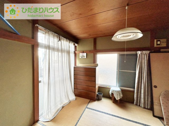 日立市若葉町　中古戸建の和室|6畳和室、押し入れ、タンスが設置されております。