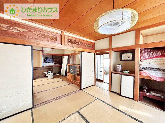 日立市若葉町　中古戸建の和室|リビング脇には8畳と8畳の和室があり引き戸を開けると16畳の大空間となります
