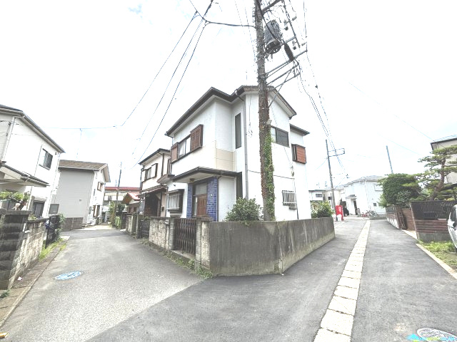 伊勢原市上粕屋　中古戸建の前面道路含む現地写真|前面道路含む現地写真です