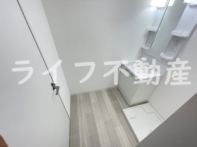 アート長瀬Bの洗面所|明るい洗面所です