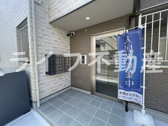 アート長瀬Bのエントランス|落ち着いたエントランスです
