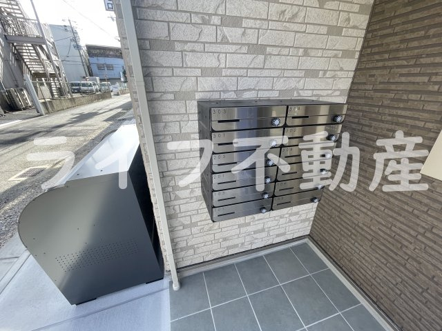 アート長瀬Bのエントランス|ゆとりのあるエントランスです