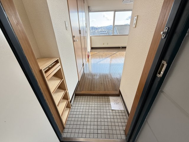 下島ハイツの玄関