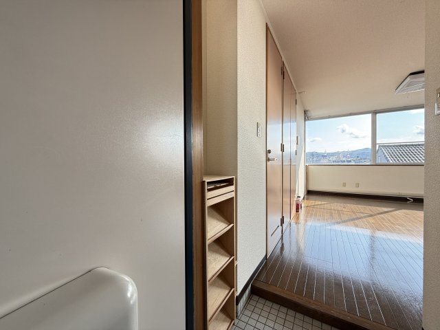 下島ハイツの玄関