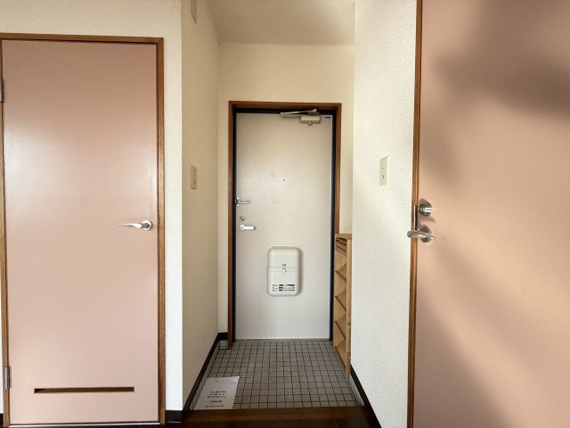 下島ハイツの玄関