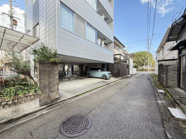 下島ハイツの駐車場