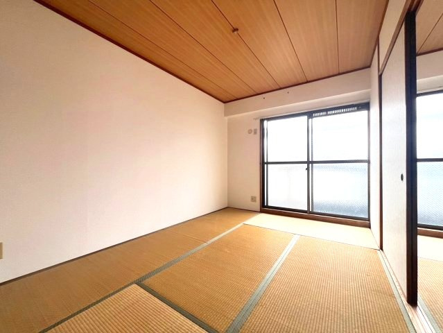 リベラ西芦屋の和室|畳の上でゆっくりとくつろげる和室です