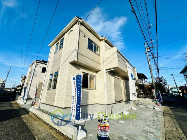 平塚市纒　ゆとりとこだわりの長期優良住宅の前面道路含む現地写真