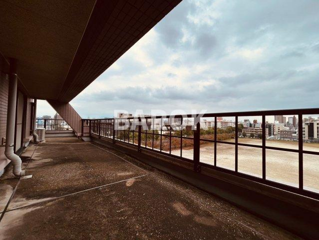 ピュアドームスタジオーネ平尾のバルコニー