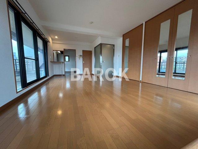 ピュアドームスタジオーネ平尾の居間・リビング