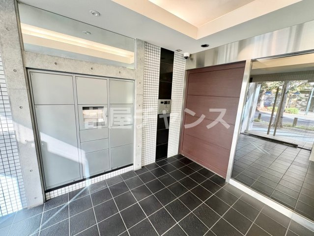 リヴシティ栄参番館のエントランス