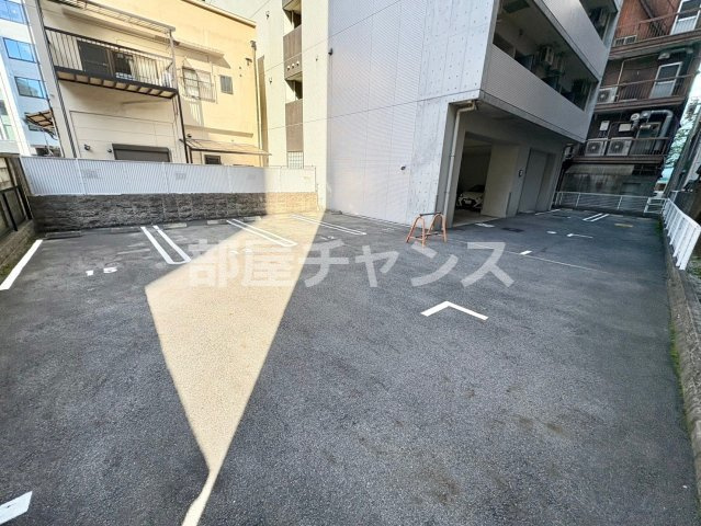 リヴシティ栄参番館の駐車場