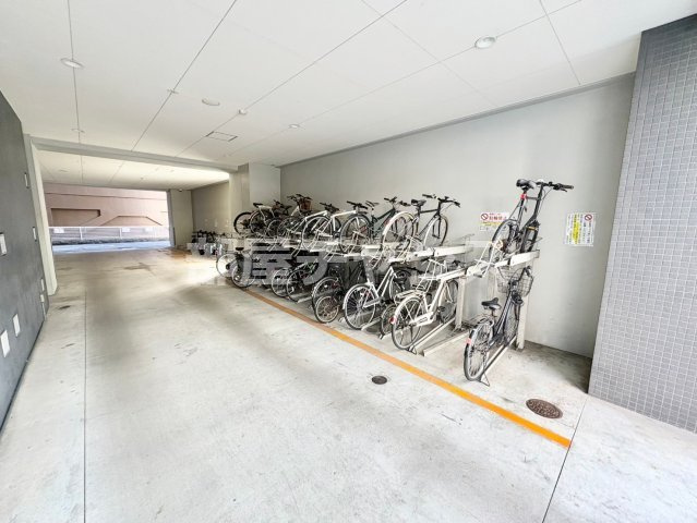 リヴシティ栄参番館の駐車場