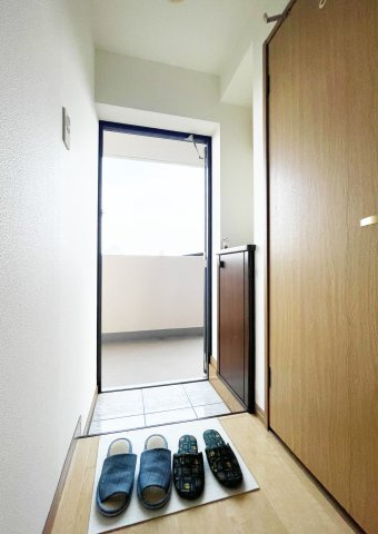グレイスKMの玄関