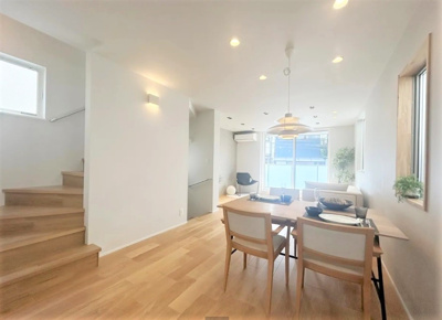 【居間・リビング】 | 【仲介手数料４２０万円が無料！】■南道路面■ハイグレードデザインハウス