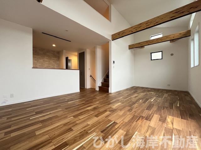 茅ヶ崎市萩園　新築戸建　全8棟の居間・リビング|19.4帖　開放感のある吹抜のLDK