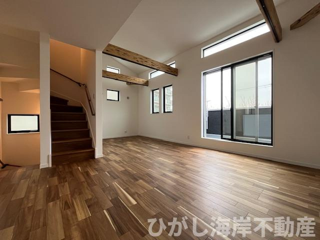 茅ヶ崎市萩園　新築戸建　全8棟の居間・リビング|19.4帖　開放感のある吹抜のLDK