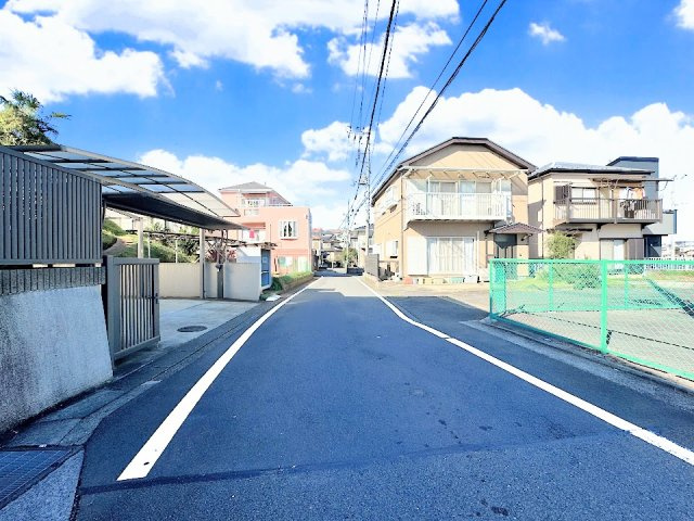 【前面道路含む現地写真】 | ◆緑区青砥町　売地◆ | ◆その邸が魅せる、気品・上質・重厚感・極細やかさ、そのすべては訪れた者に安らぎと品性を与える特別な空間です。ここに住むからこそ意味がある。すべての（始まり）をここから迎えます。