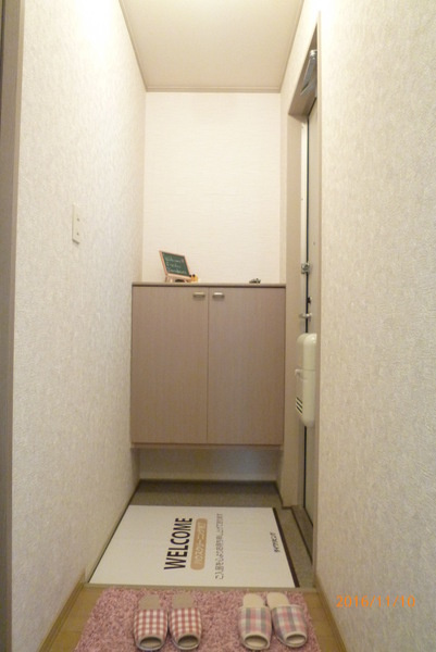 フリーデン山川【キャッシュバック対象物件】の玄関|明るい玄関です