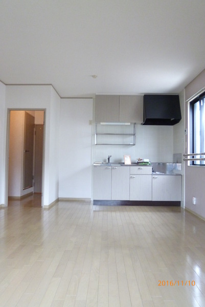 フリーデン山川【キャッシュバック対象物件】の居間・リビング|ゆったり過ごせる居間です