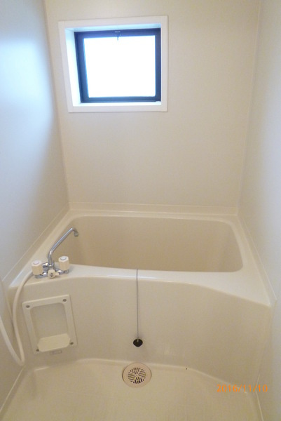 フリーデン山川【キャッシュバック対象物件】の浴室|ゆったり過ごせるお風呂です