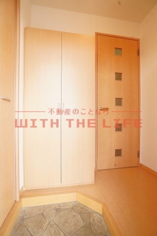 フローラタウン【キャッシュバック対象物件】の玄関|明るい玄関です