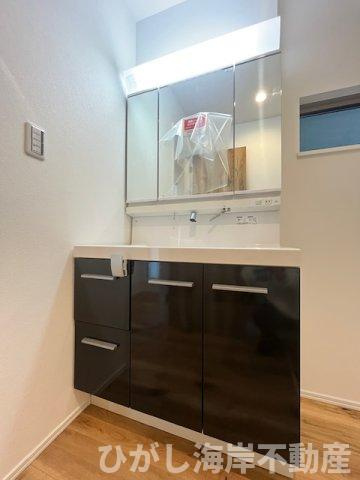 茅ヶ崎市浜竹1丁目　新築戸建　全6棟の独立洗面台|三面鏡化粧台