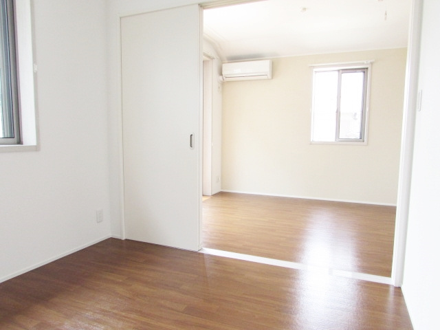 シャルム宝塚の居間・リビング