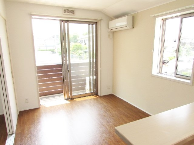 シャルム宝塚の居間・リビング