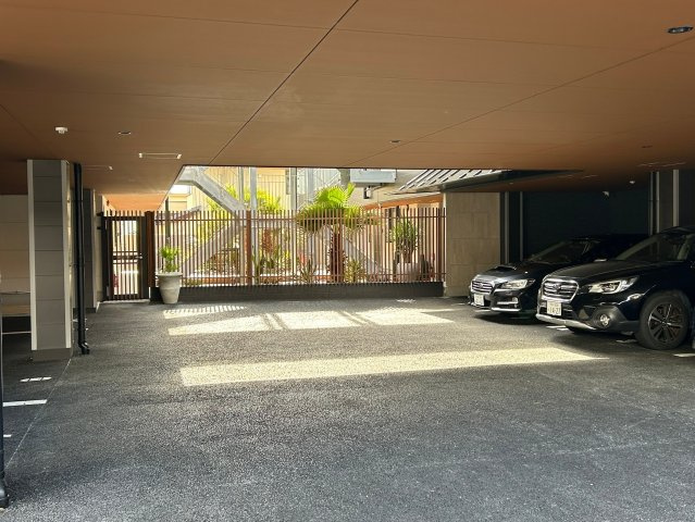 エンべロップ宝塚の駐車場