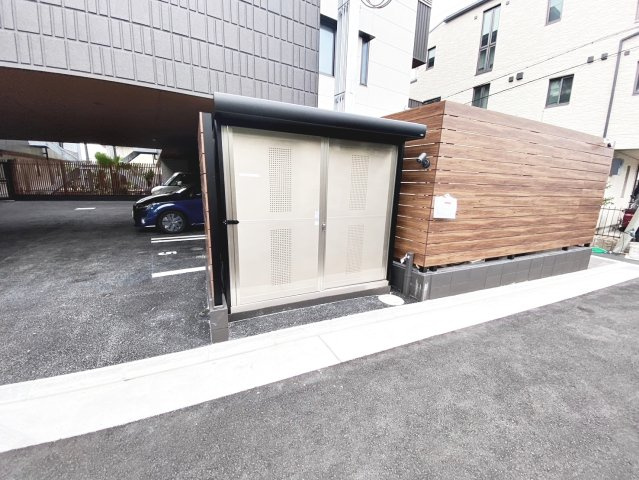 エンべロップ宝塚の駐車場