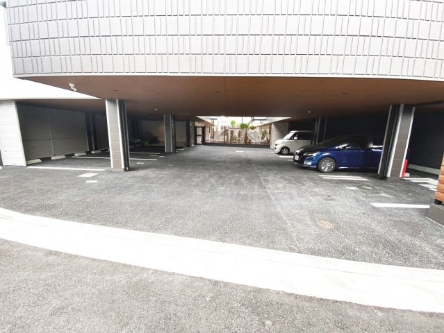 エンべロップ宝塚の駐車場