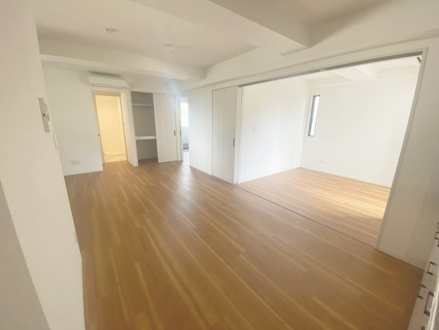 エンべロップ宝塚の居間・リビング