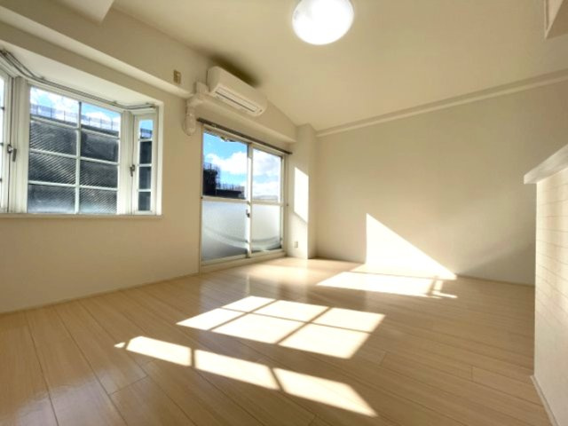ＷＡＫＯビルの居間・リビング|建物の内部です