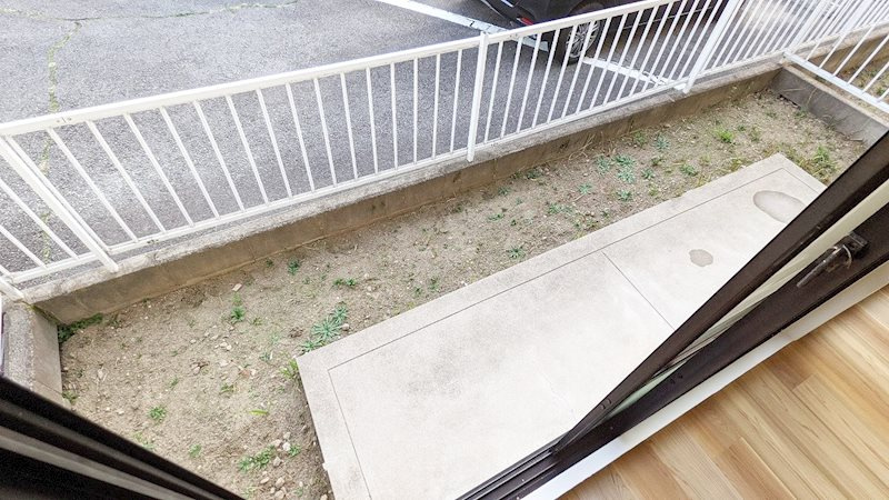 サニーライフ御殿山のバルコニー|暖かな日差しのふりそそぐバルコニー