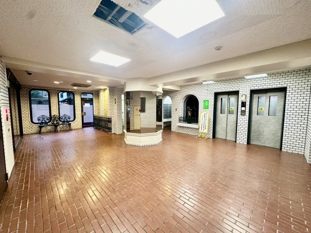 ライオンズマンション春日町のエントランス