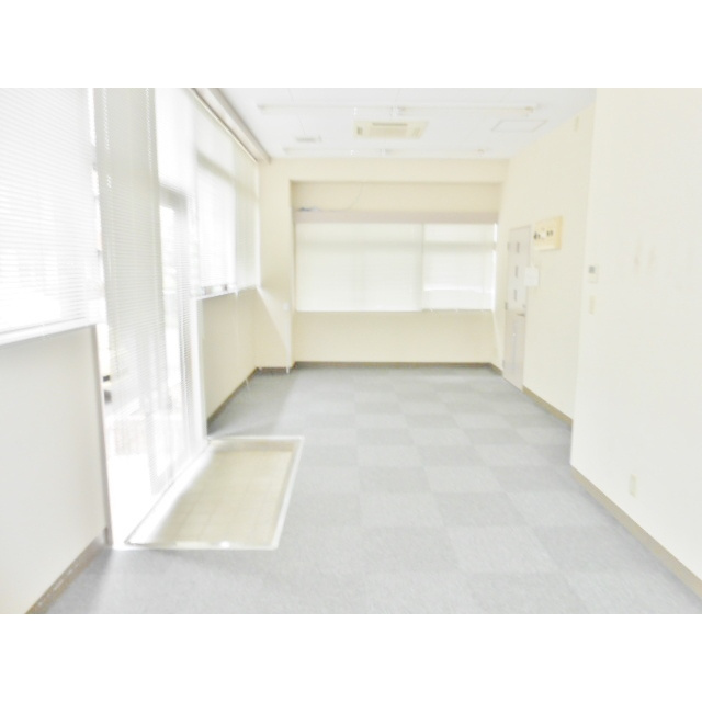 羽島市福寿町平方２丁目の事務所のエントランス